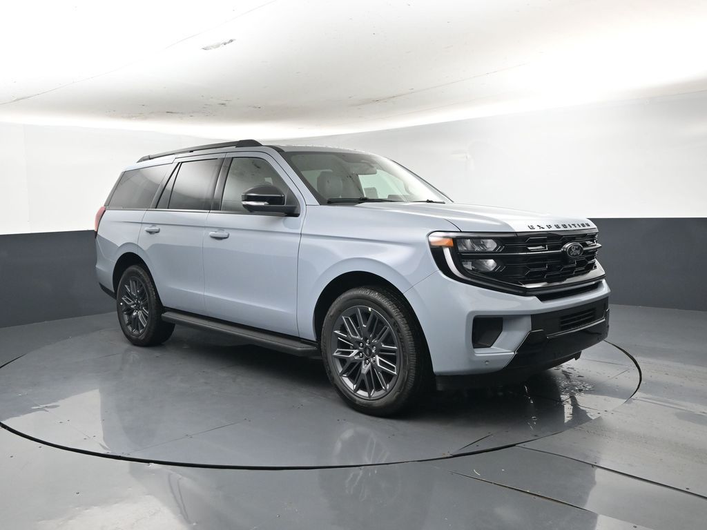 Glacier Gray Metallic Tri-Coat 2026 Ford Expedition SUV / Crossover Four-Wheel Drive Automatic