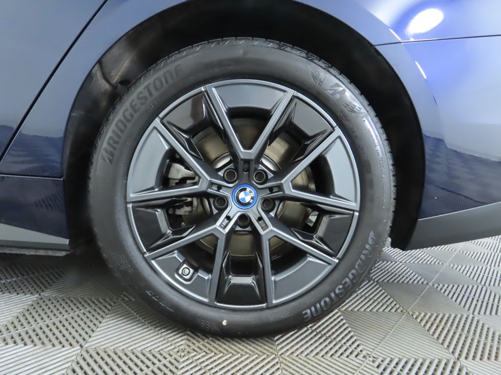 Thumbnail: 2023 BMW i4 - 32