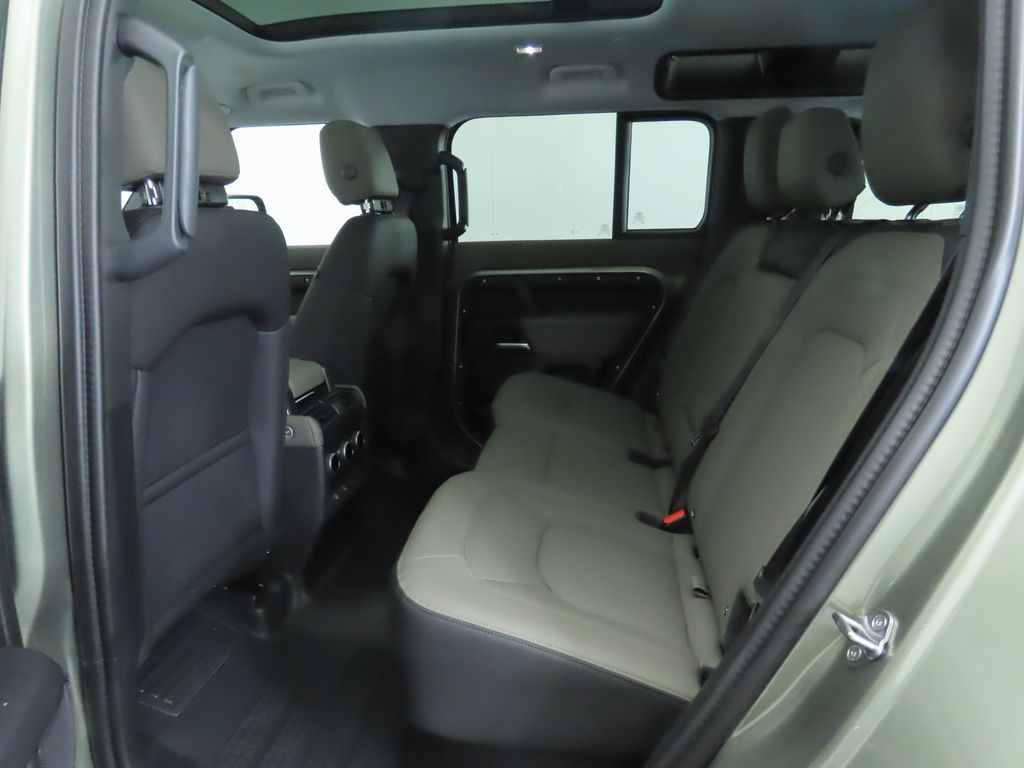 2025 Land Rover Defender 110 23