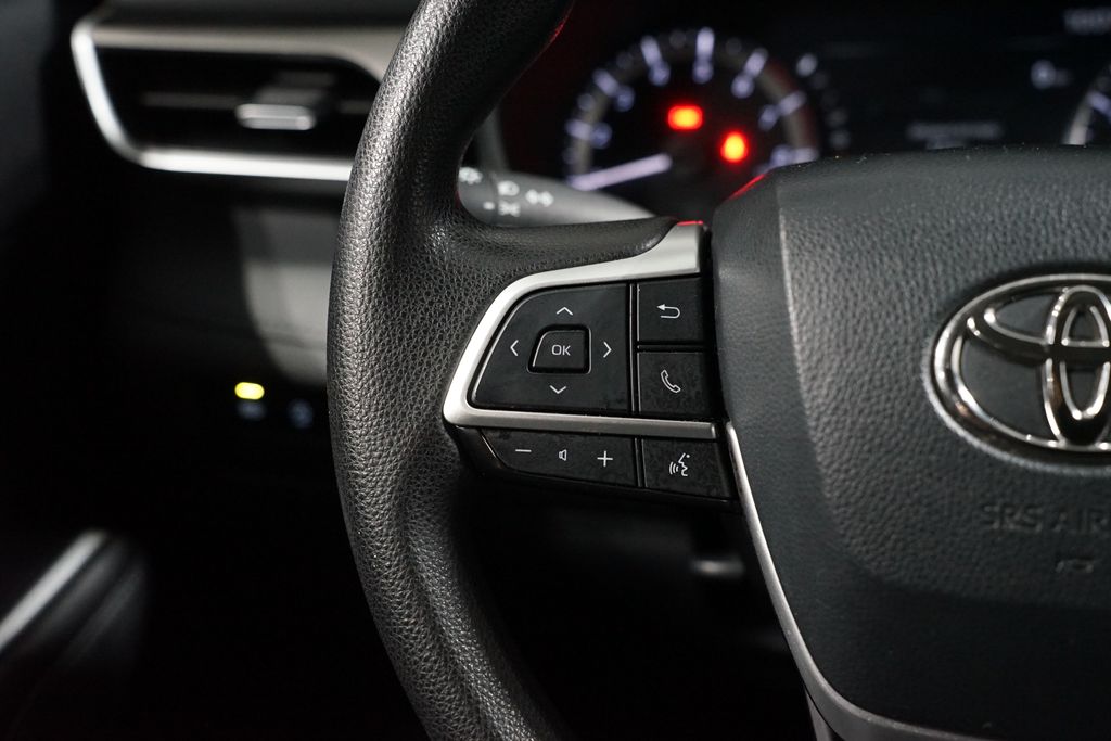 Thumbnail: 2023 Toyota Highlander - 14