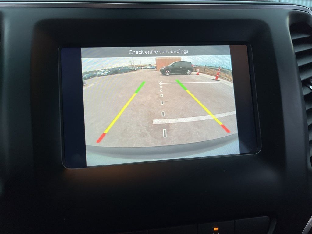 Thumbnail: 2021 Jeep Cherokee - 23