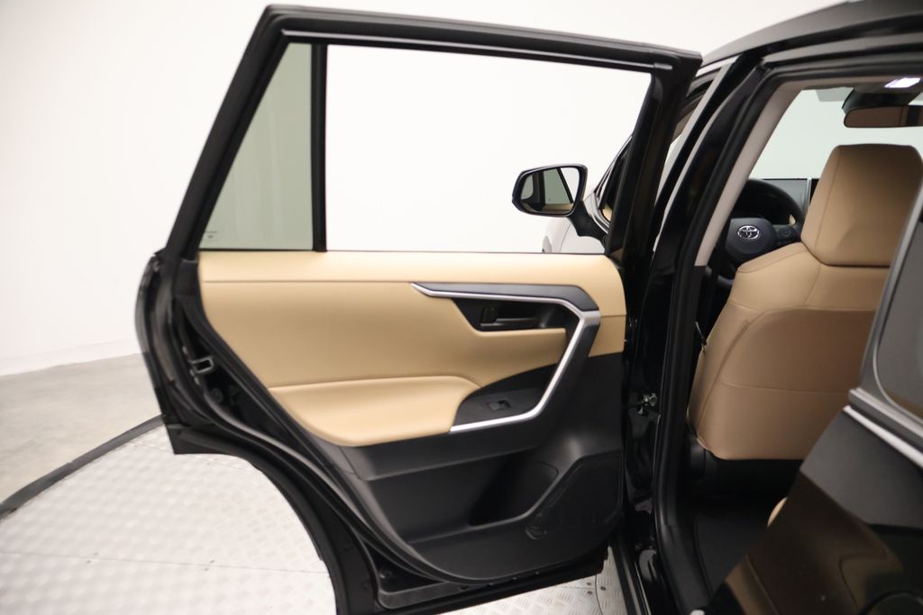 Thumbnail: 2025 Toyota RAV4 - 21