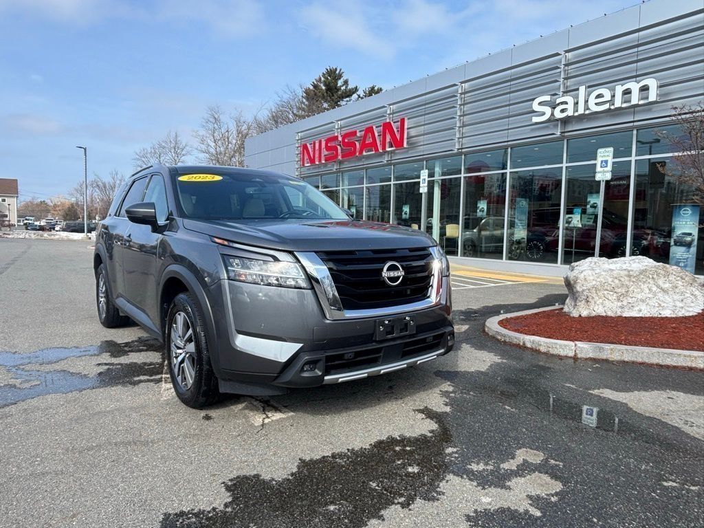 2023 Nissan Pathfinder SL 4WD