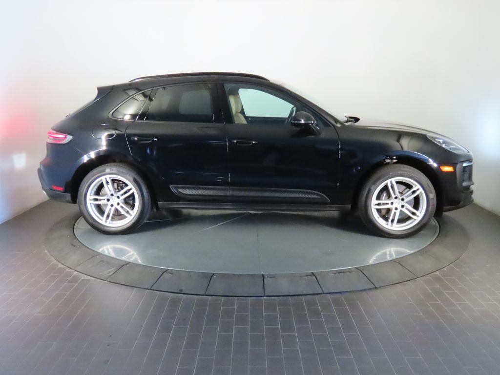 Thumbnail: 2024 Porsche Macan - 8