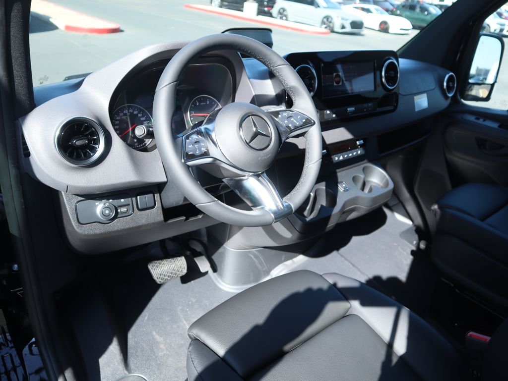 Thumbnail: 2026 Mercedes-Benz Sprinter - 9