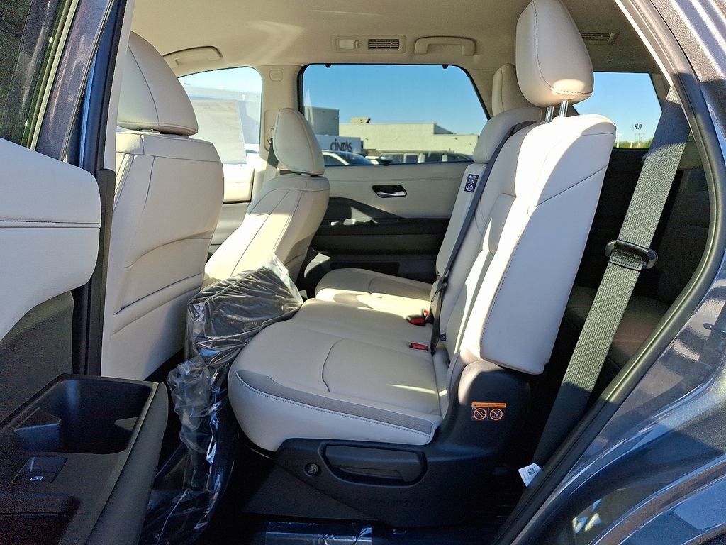 Thumbnail: 2025 Nissan Pathfinder - 6