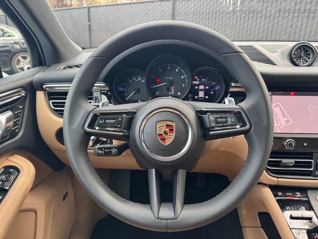 2025 Porsche Macan  14