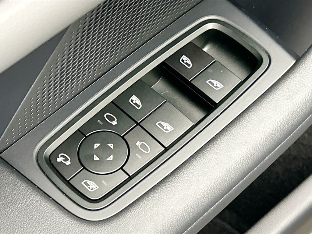 Thumbnail: 2026 Porsche Taycan - 24