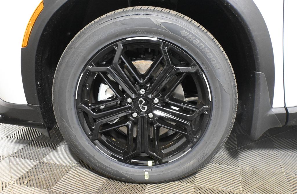 Thumbnail: 2026 INFINITI QX60 - 12