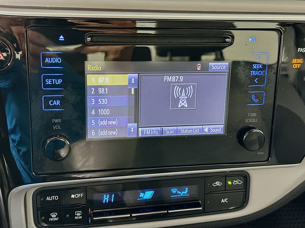 Thumbnail: 2017 Toyota Corolla - 13