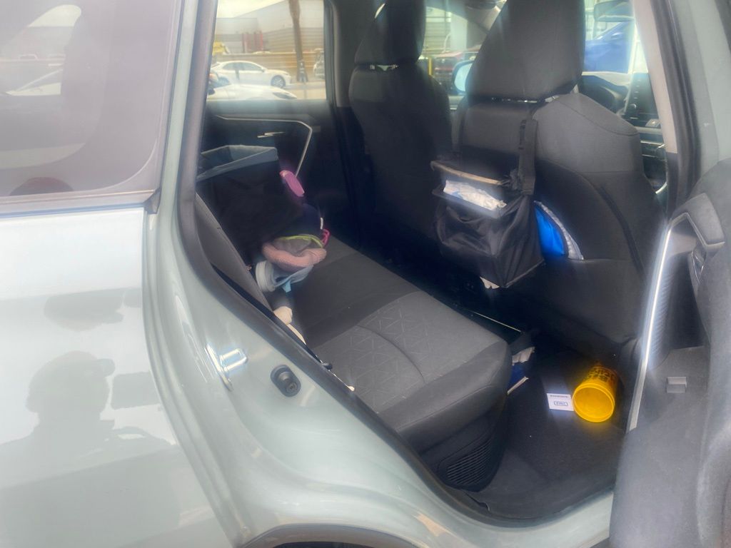 2020 Toyota RAV4 XLE 18