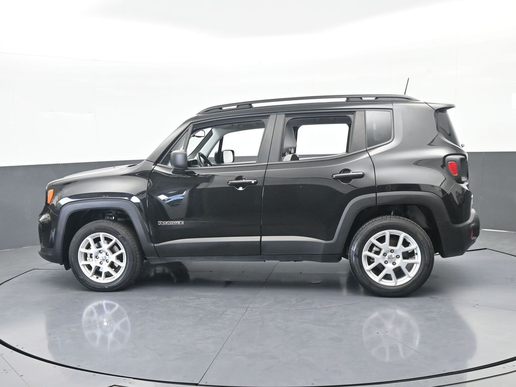 Used 2022 Black Clearcoat Jeep Latitude image 3
