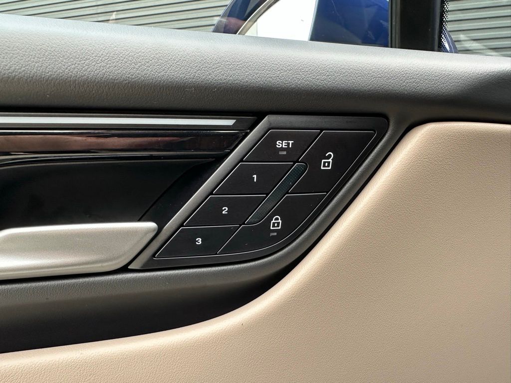 Thumbnail: 2025 Porsche Macan - 19