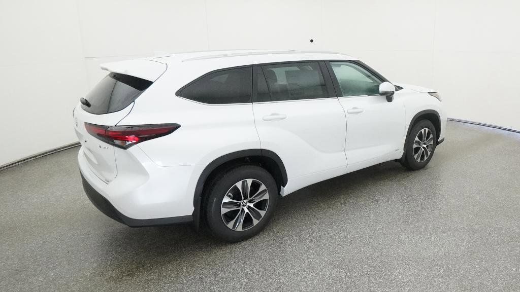 Thumbnail: 2025 Toyota Highlander - 14
