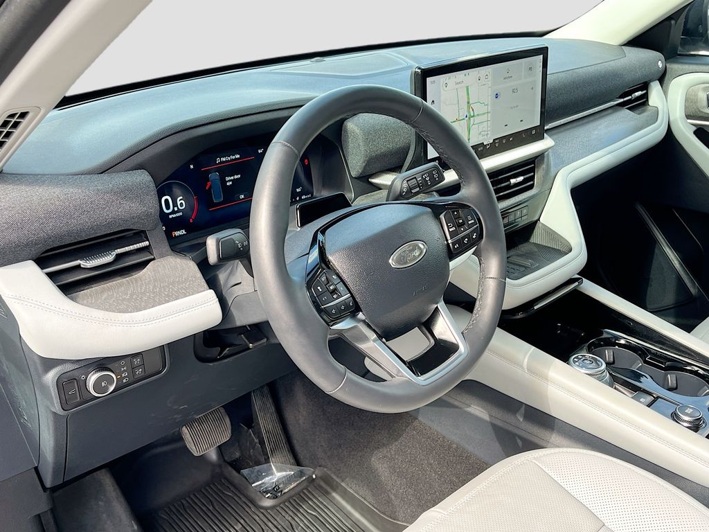 Used 2025 Gray Metallic Ford Platinum image 9