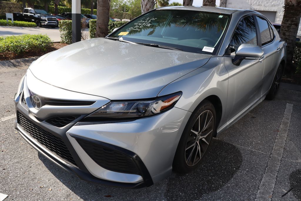 2023 Toyota Camry SE 2
