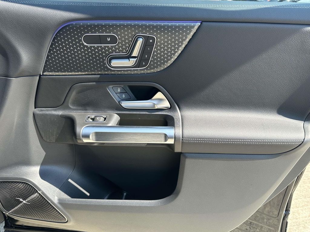 2024 Mercedes-Benz GLB 250 14