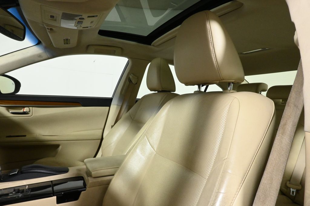 Thumbnail: 2013 Lexus ES - 4