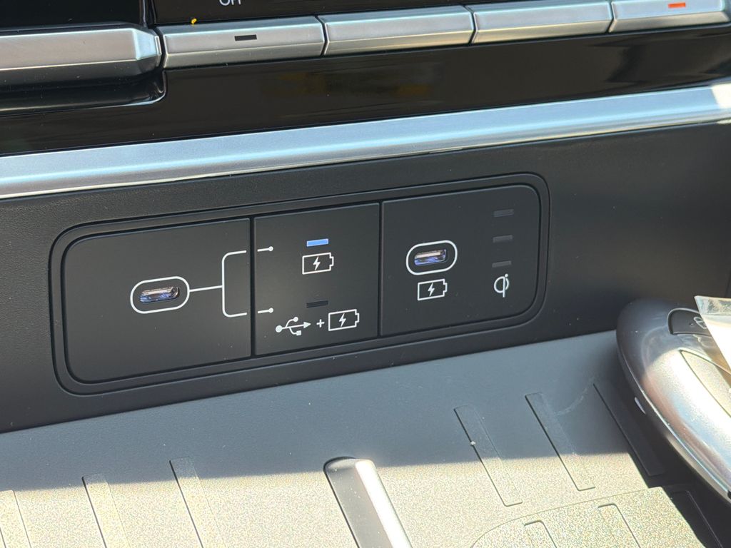 New 2026 White HYUNDAI SEL image 32