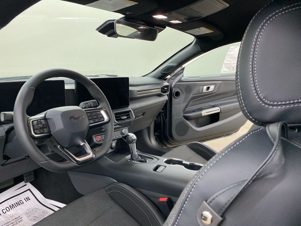 2024 Ford Mustang EcoBoost photo