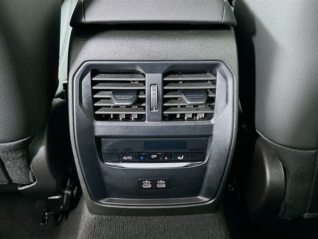 Thumbnail: 2025 BMW 3 Series - 26