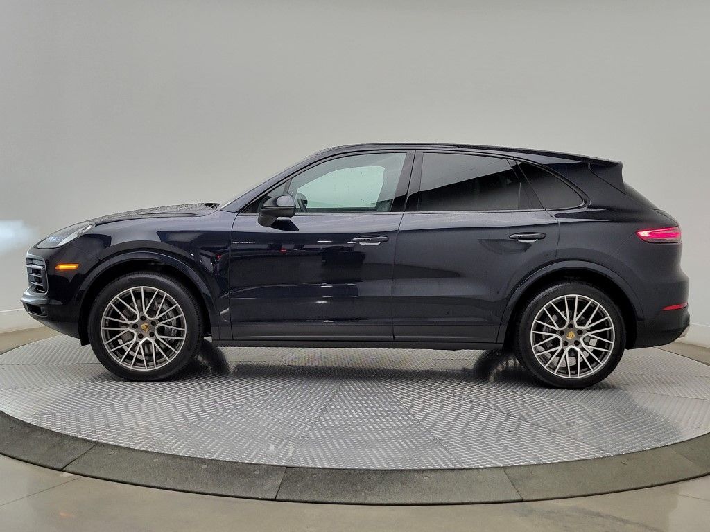 Thumbnail: 2022 Porsche Cayenne - 3