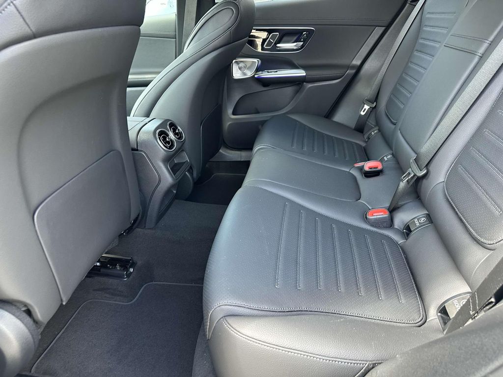 2025 Mercedes-Benz GLC 300 14