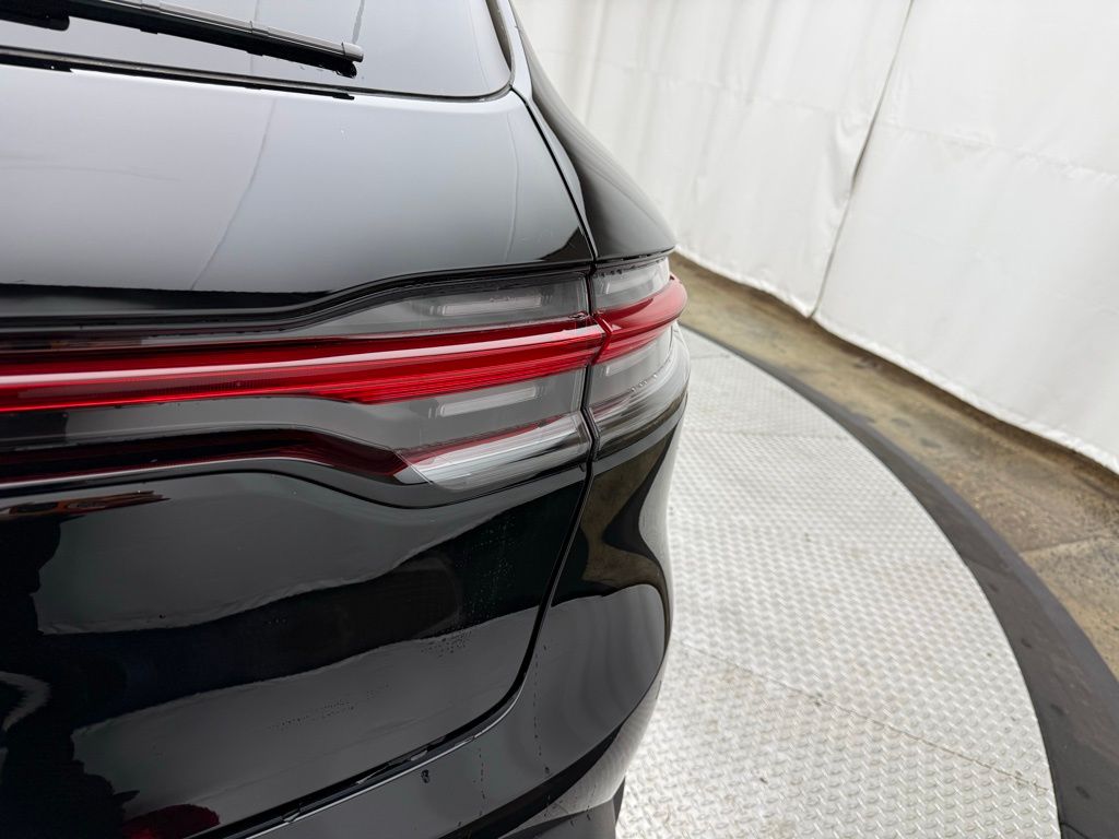 Thumbnail: 2025 Porsche Macan - 16