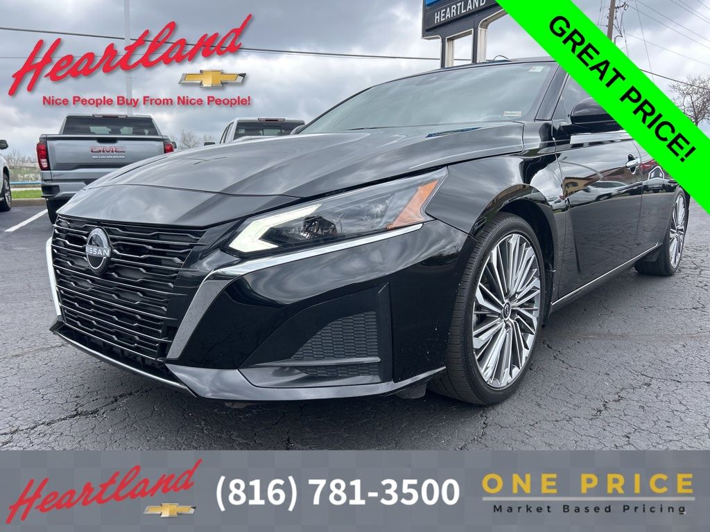 Super Black Clearcoat 2024 Nissan Altima 2.5 SL FWD Sedan Front-Wheel Drive Continuously Variable Transmission