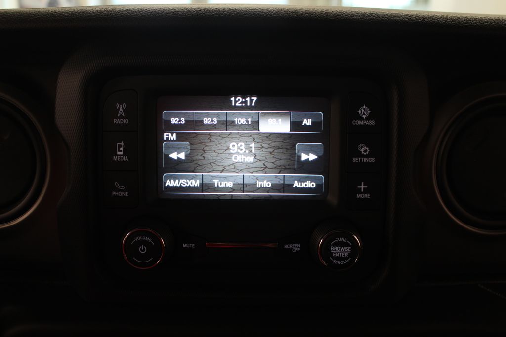 Thumbnail: 2018 Jeep Wrangler - 13