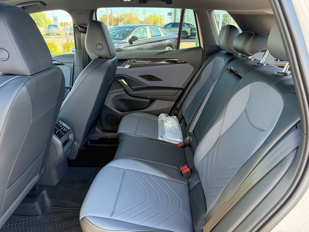 New 2026  Volkswagen 2.0T SE R-Line Black image 23