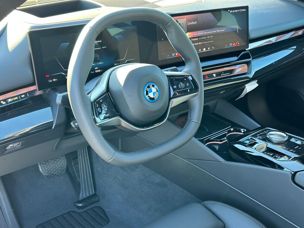 2025 BMW i5 eDrive40 14