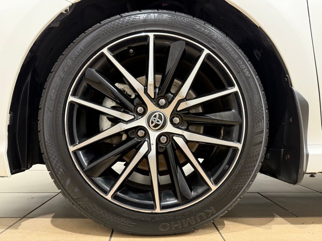 Thumbnail: 2023 Toyota Camry - 9