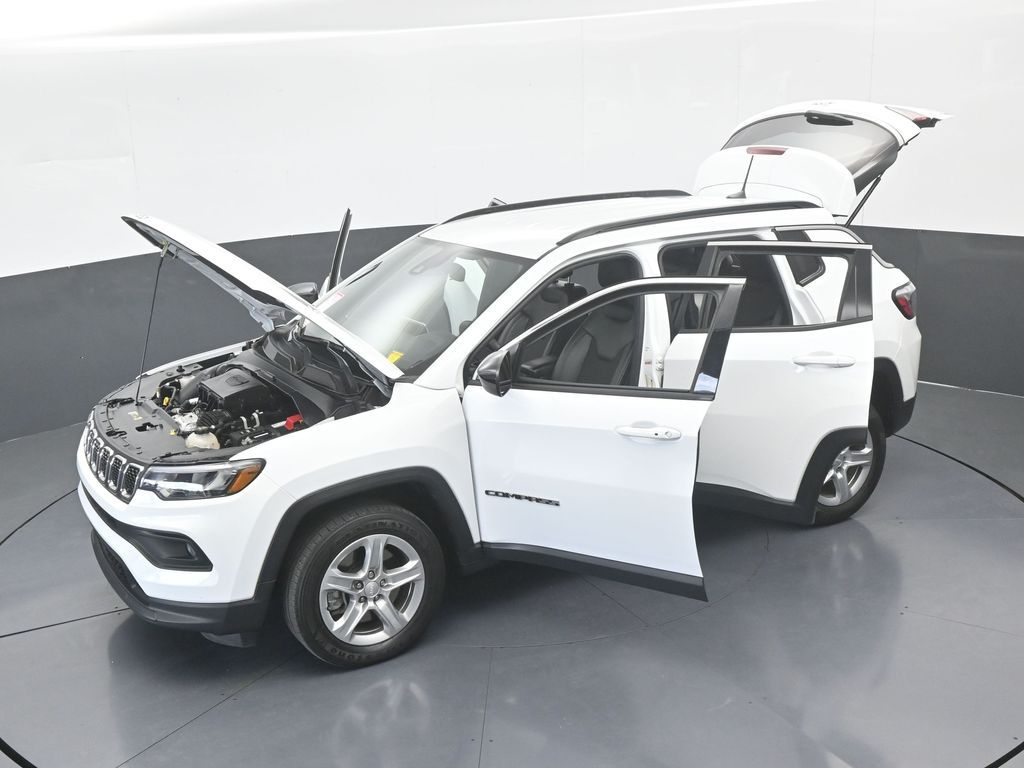 Used 2023 Bright White Clearcoat Jeep Latitude image 28