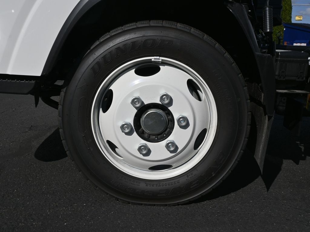 2025 Isuzu NPR XD 