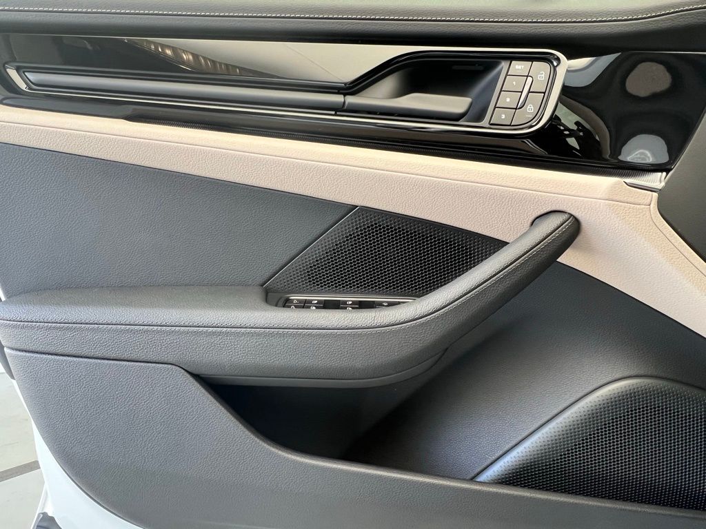 Thumbnail: 2026 Porsche Panamera - 19