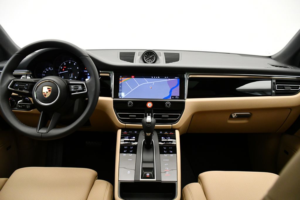 Thumbnail: 2025 Porsche Macan - 22