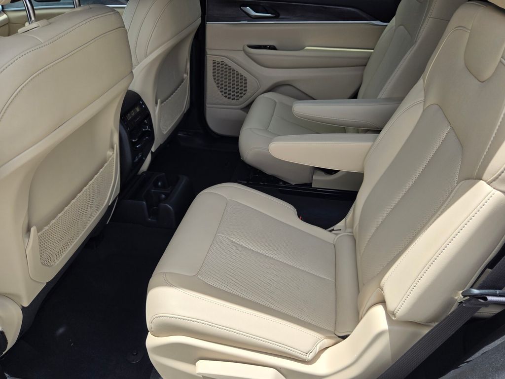 2023 Jeep Cherokee - $29,000