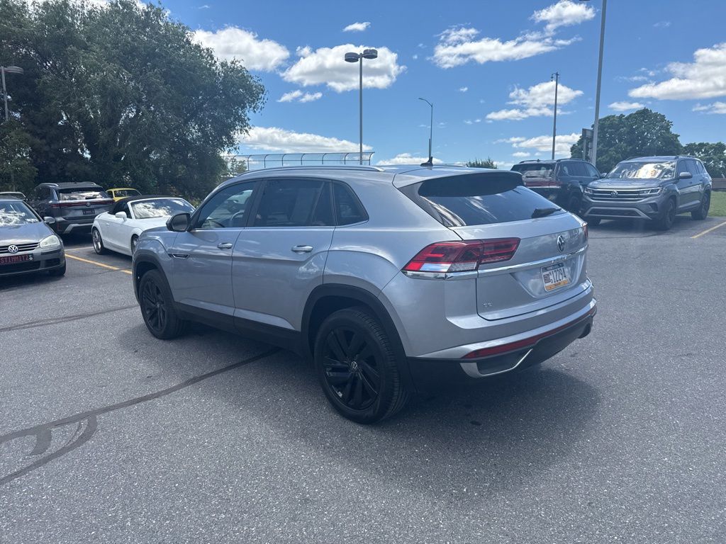 2023 Volkswagen Atlas Cross Sport 2.0T SE w/Technology Silver at Subaru and VW of Moon Township