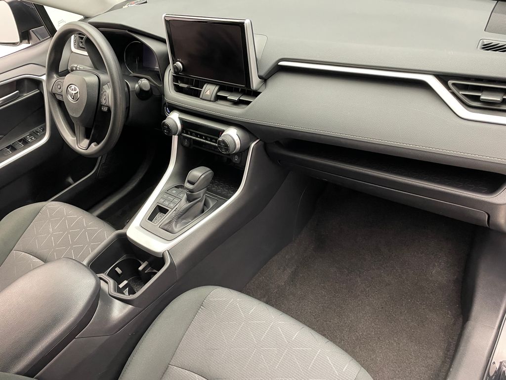 2024 Toyota RAV4 XLE 16