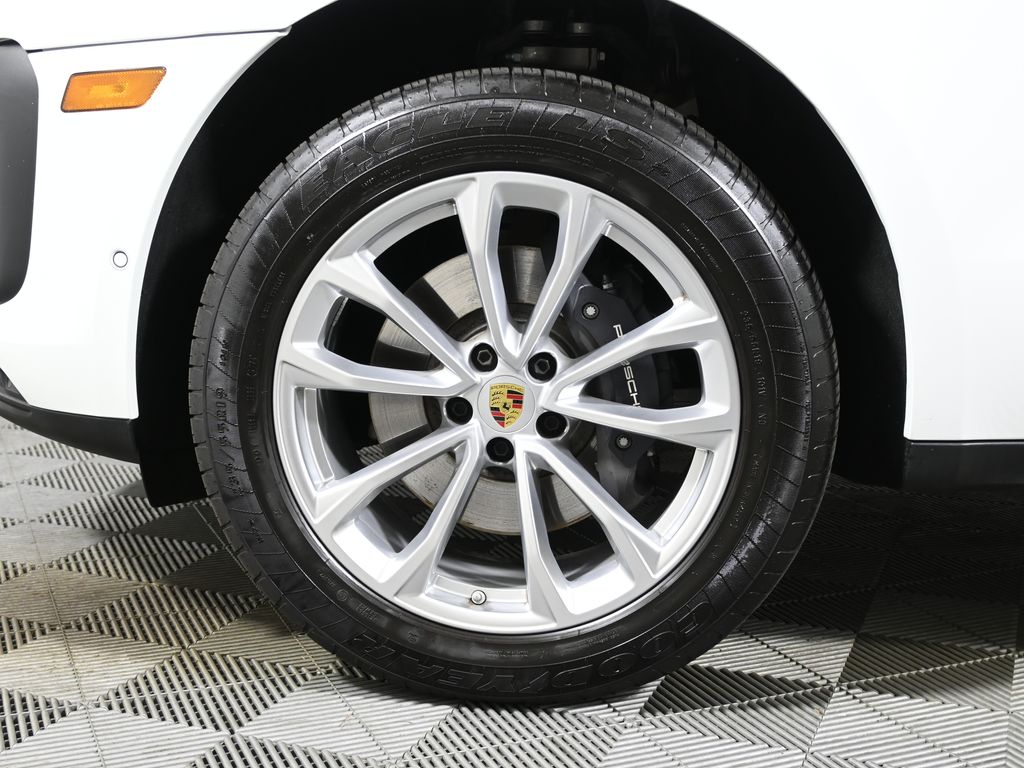 Thumbnail: 2025 Porsche Macan - 12