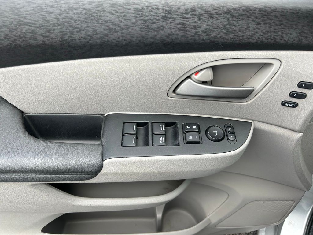 Thumbnail: 2012 Honda Odyssey - 29