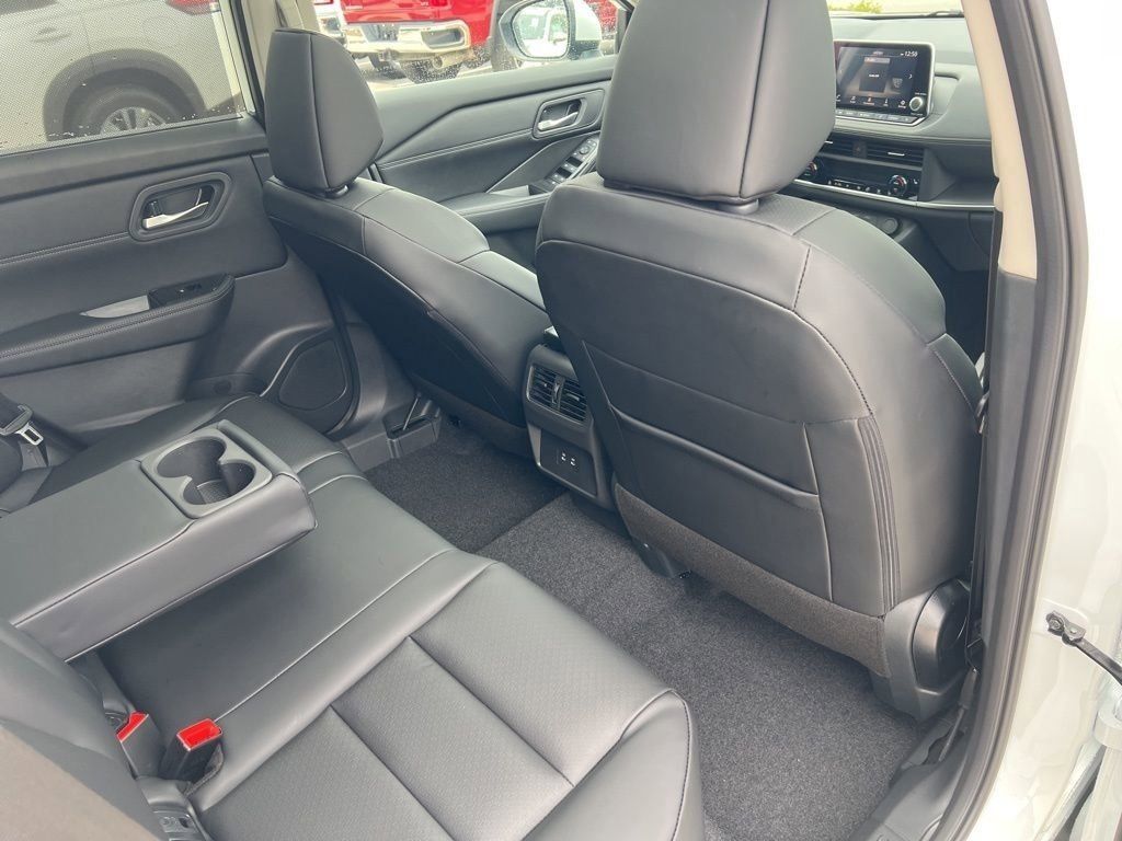 2025 Everest White Pearl Nissan Rogue SV FWD SUV