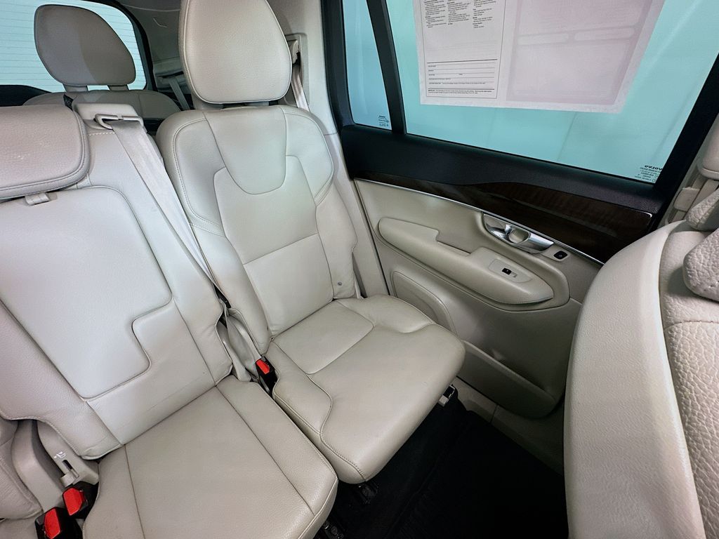 Used 2019 Blue Volvo T6 Momentum image 14