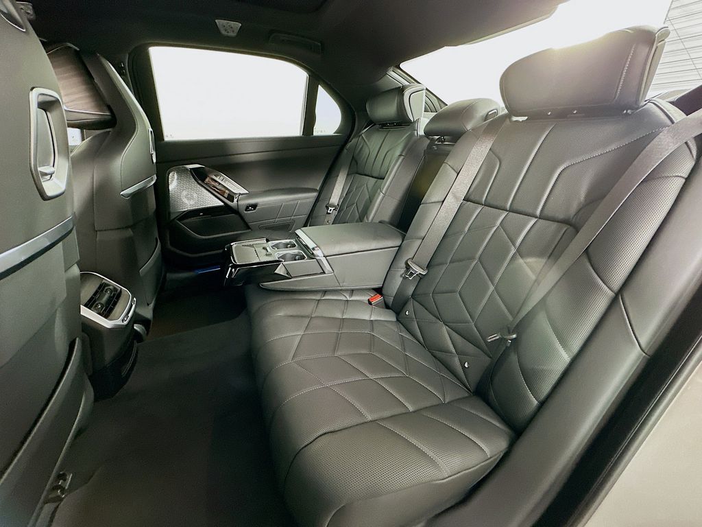 2024 BMW i7 xDrive60 17
