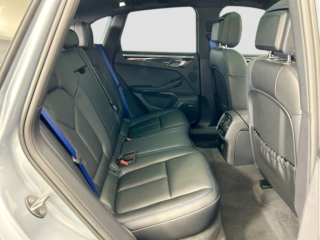 Thumbnail: 2026 Porsche Macan - 23