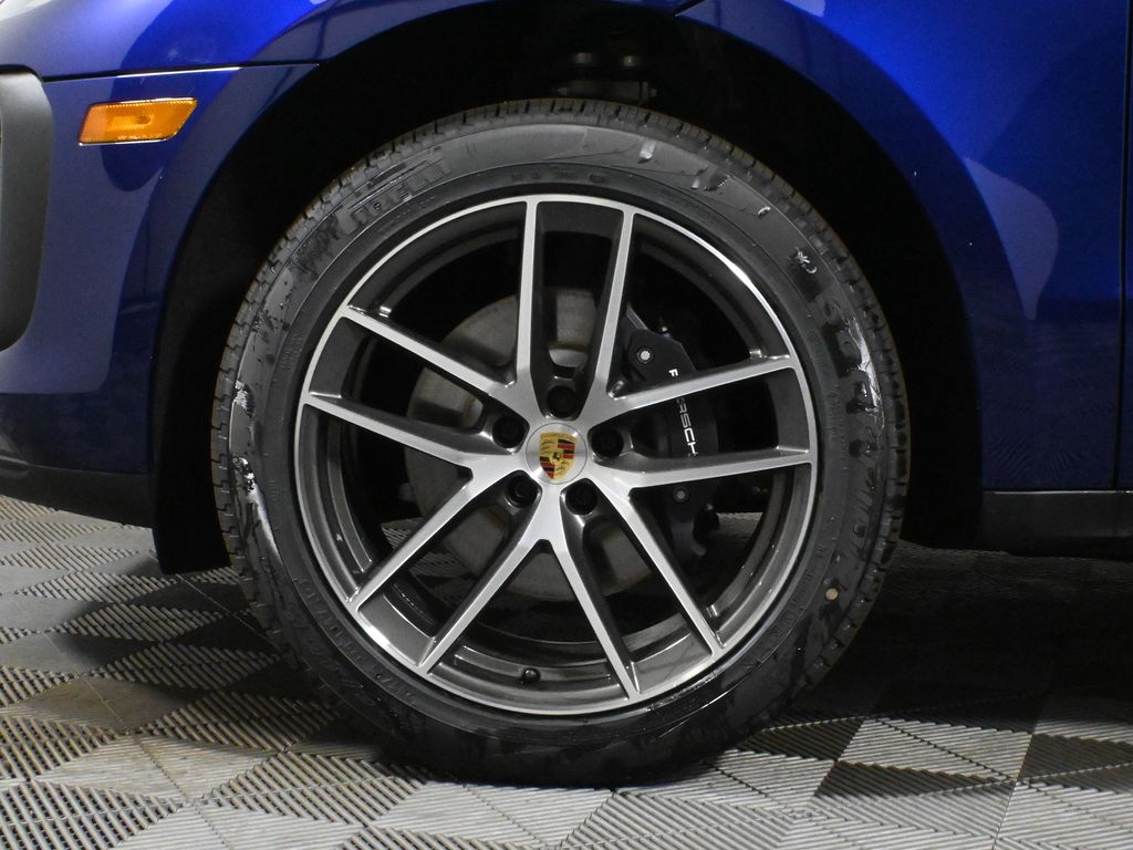 Thumbnail: 2025 Porsche Macan - 13