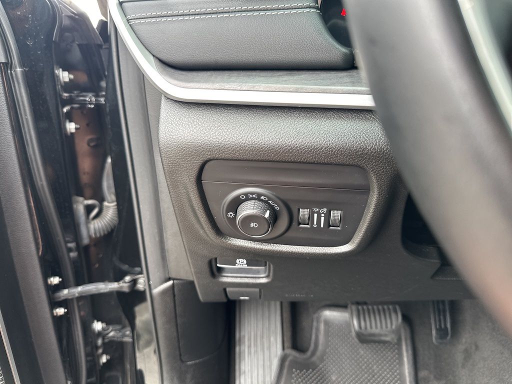 Used Car 2021 Jeep Grand Cherokee L  Limited For Sale Under $30,000 In Austin, Texas