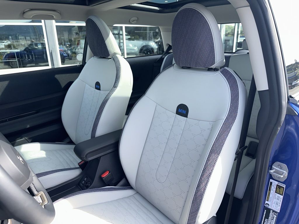 Thumbnail: 2025 MINI Cooper - 9