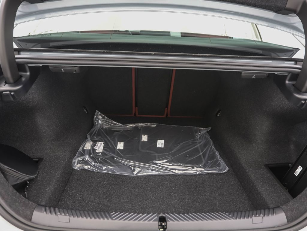 Thumbnail: 2026 BMW 5 Series - 25